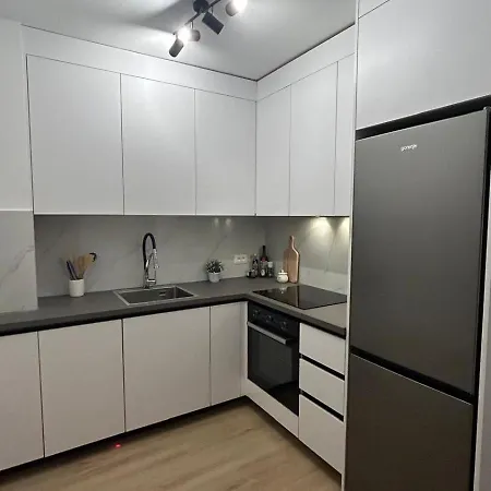1 Bedroom In With Free Parking And Secured Parking On شقة