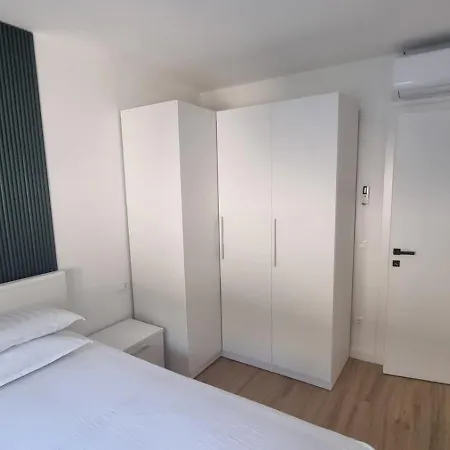 1 Bedroom In With Free Parking And Secured Parking On Daire