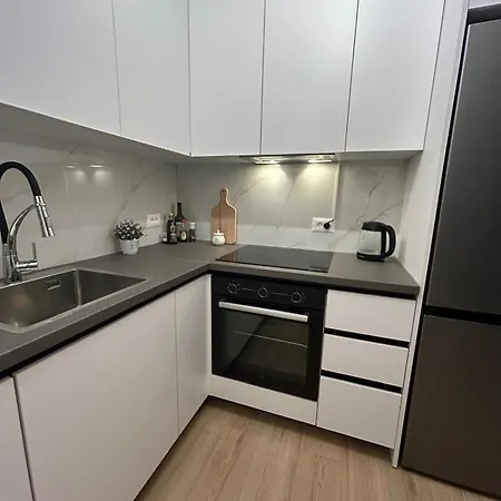 1 Bedroom In With Free Parking And Secured Parking On Daire Makarska